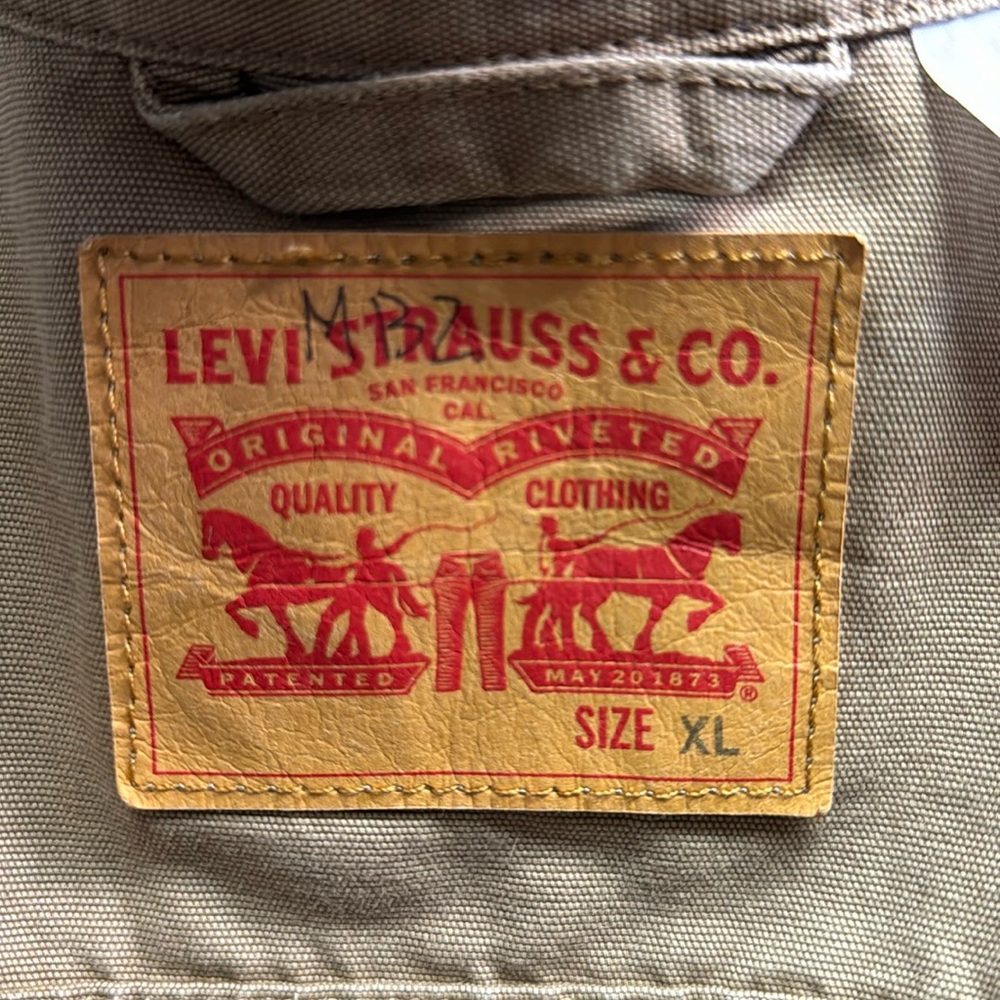 Levi’s tan denim jacket worn once only on a film shoot - great condition jacket - Picture 10 of 13